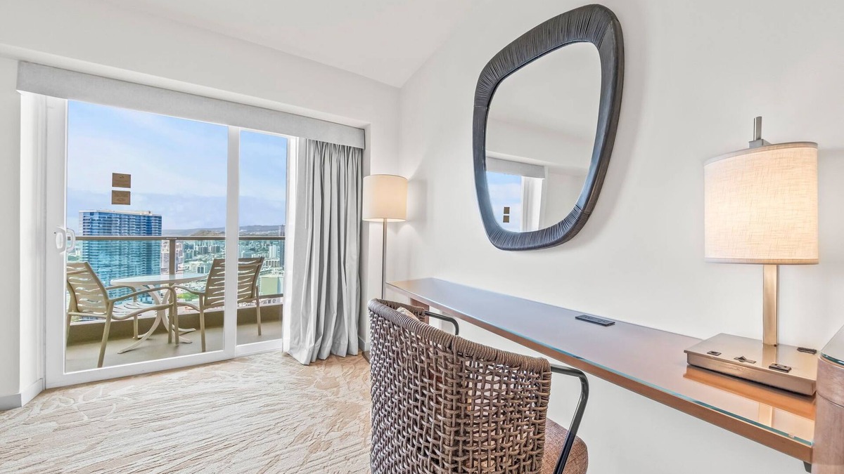 Ala Moana Apartment | Newly Renovated Studio, Incredible Views 1330