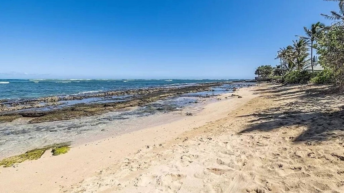 North Shore House | North Shore Beachfront Property! 5 bed, 4 bath
