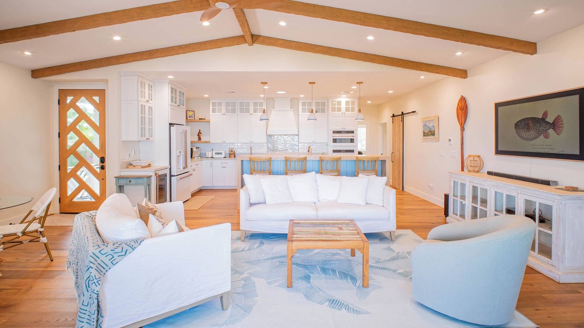 Mokuleia House | North Shore Luxury Beachfront w/Hot Tub, Firepit and A/C