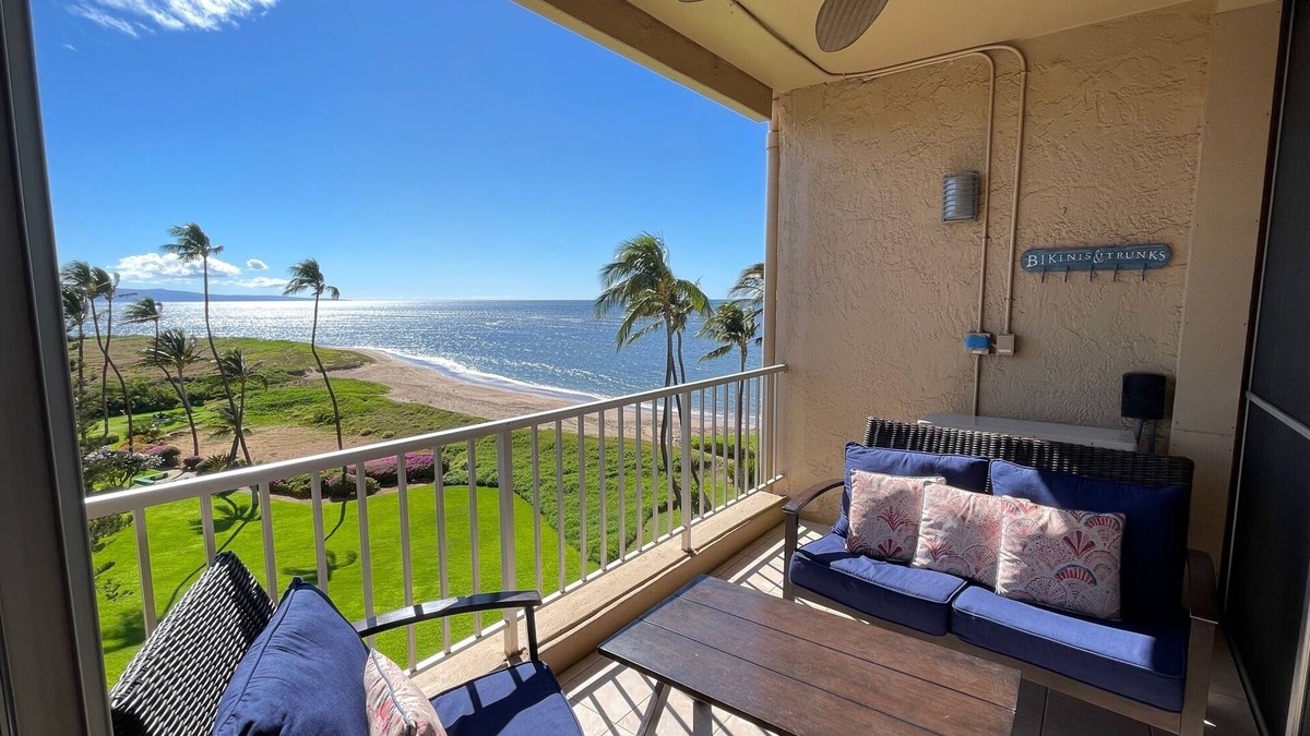 Kihei Condo | NOW 30% off Sept Oceanfront 2bd/2bth Penthouse Condo w/AC Menehune Shores #625