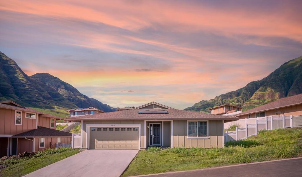 Makaha Valley House | Oahu Family retreat-Beach 5min away-Oceanview
