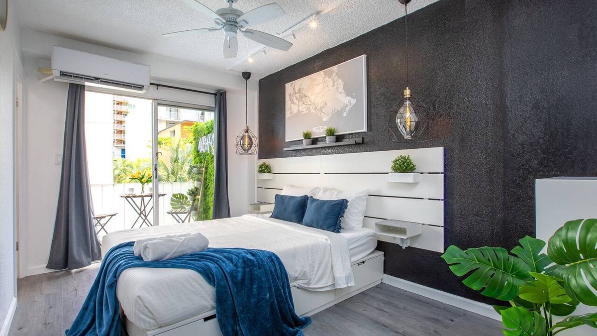 Waikiki House | β
Oasis Luxury Condo, Steps away from the beach π