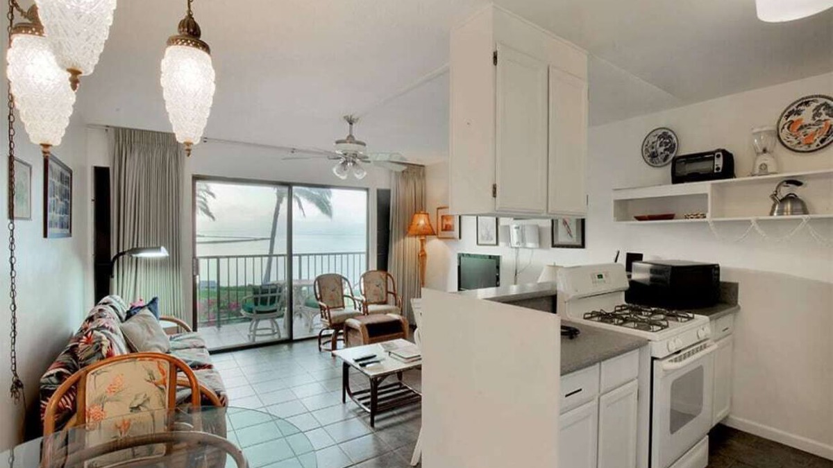 Kaunakakai Condo | Ocean Bliss W/Lanai, Kitchen and Fans–Molokai Shores
