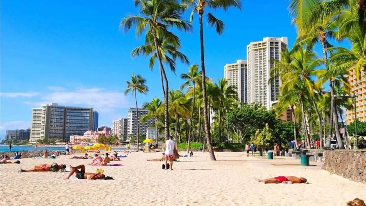 Honolulu Condo | Ocean Front Breathtaking Views Prime Gold Coast Location Private Beach Access