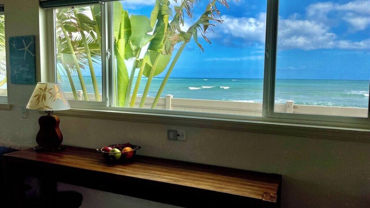 Ewa Cottage | Ocean front house, right on the Beach!WiFi. Free Parking