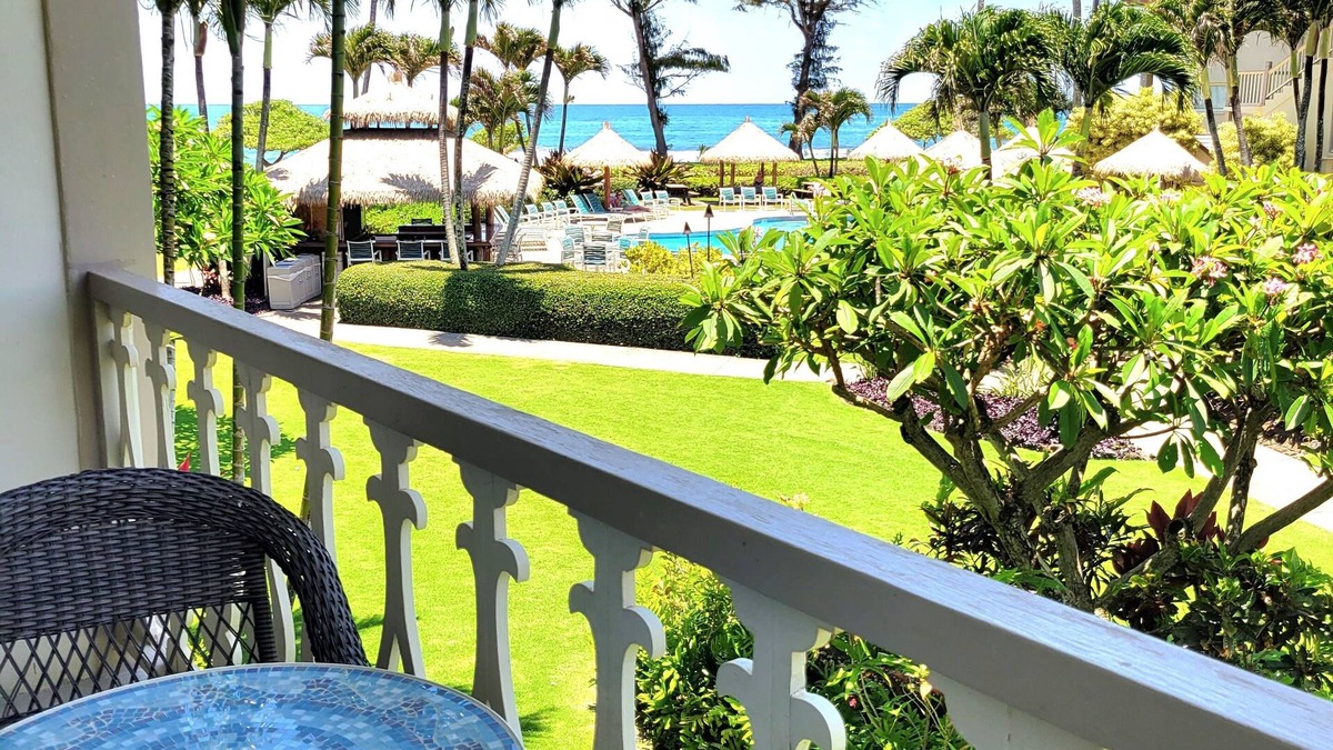 Wailua Condo | Ocean front studio condo w/views of pool, ocean & Sleeping Giant Mountainn