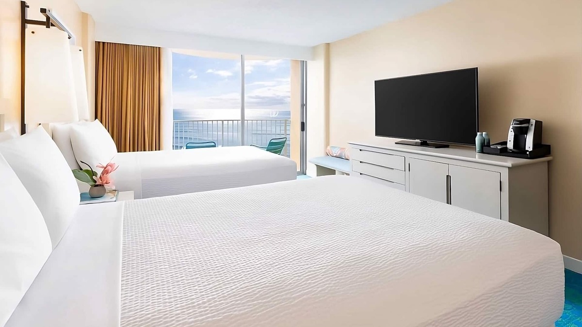Waikiki Hotel | Ocean Front Two Doubles with Lanai at The Twin Fin Hotel, 4 Units, Outdoor Pool