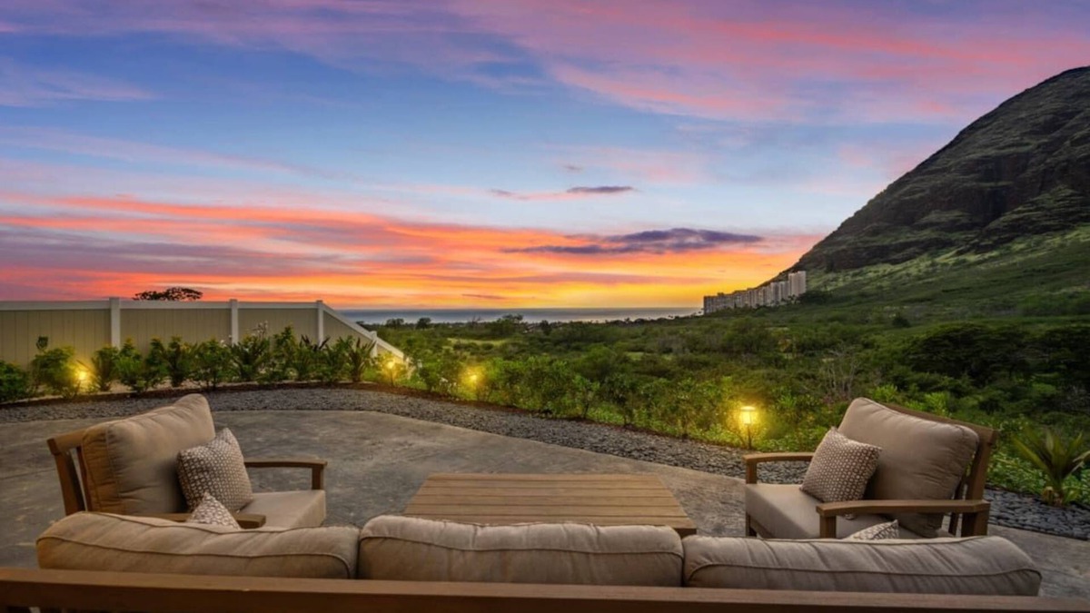 Makaha Valley House | Ocean+Mountain Views|BBQ|EV Charger|Beach 6 Min