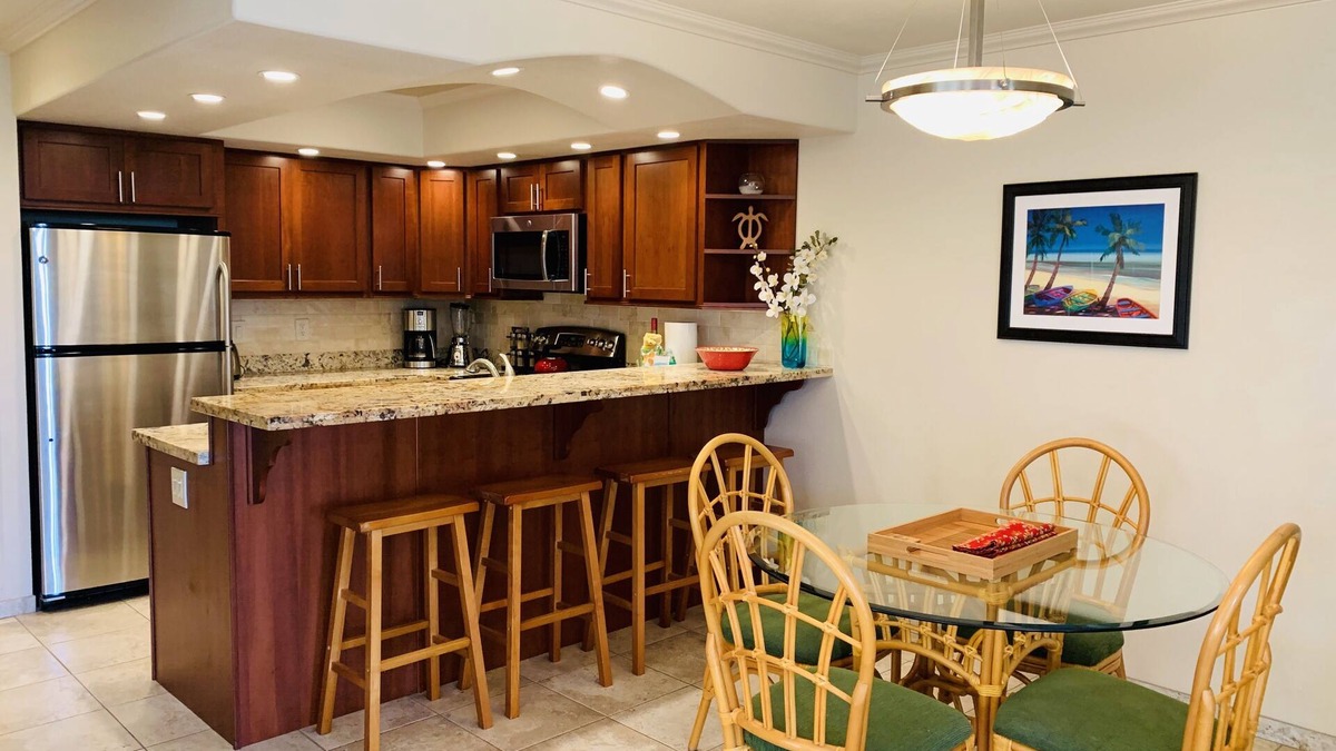 Kihei Condo | Ocean/Sunset View, Updated, Steps to Kamaole II & III beach, 150+ 5-star reviews