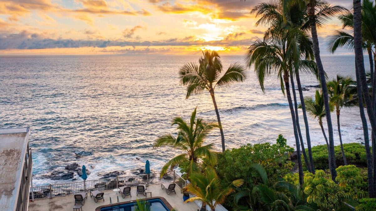 Kailua-Kona Condo | Ocean Sunsets and Waking Up to the Sounds of Waves