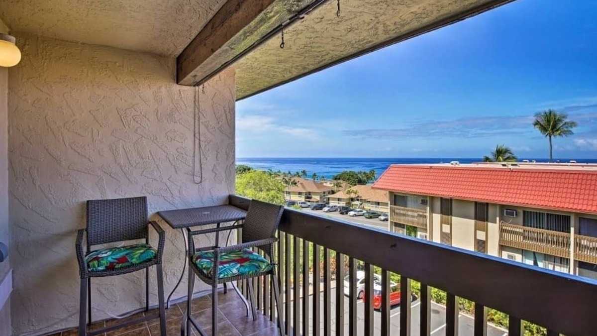 Historic Kailua Village Condo | OCEAN VIEW 2 BEDROOM DOWNTOWN CONDO by RedAwning