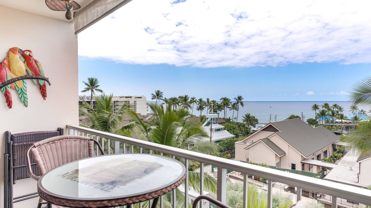 Historic Kailua Village Condo | Ocean-view condo with furnished lanai & pool - walk to beach & dining