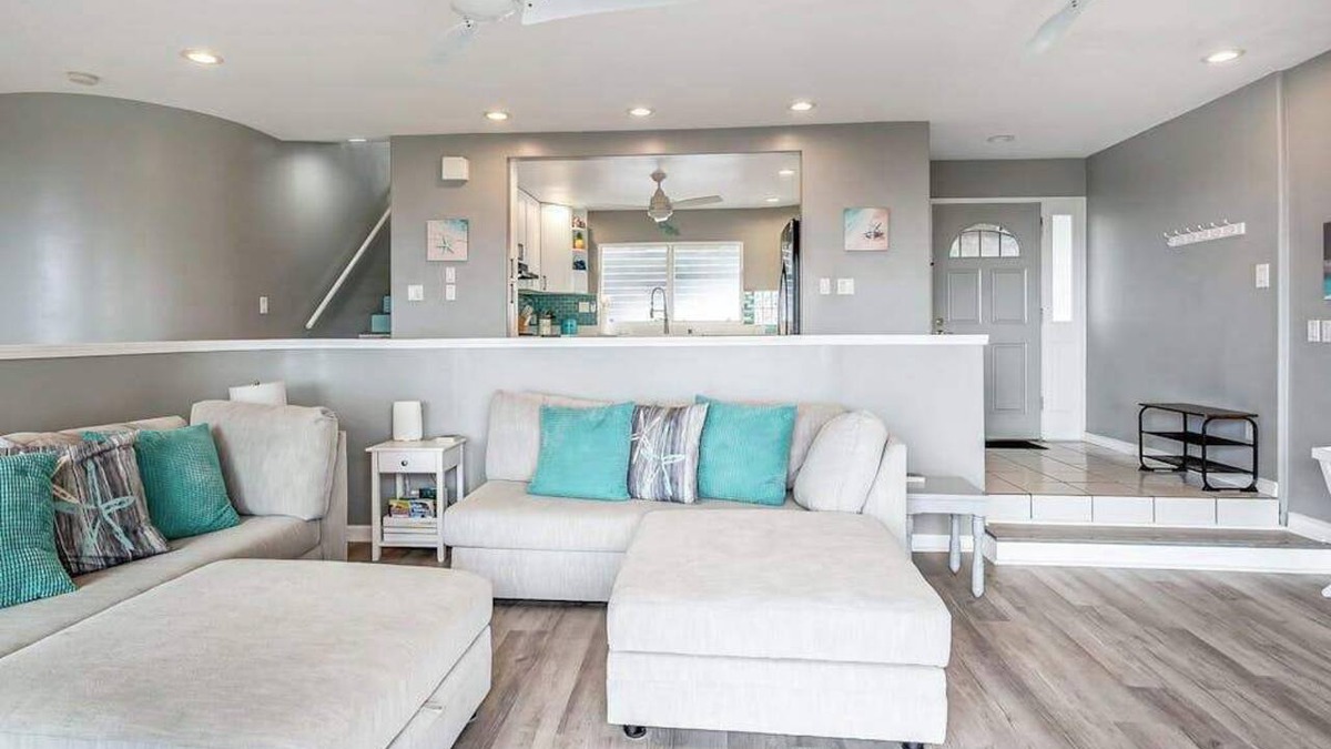 Kaneohe House | Ocean-View Kaneohe Family Home w/AC, Deck, Grill, Laundry - Mins to Beach