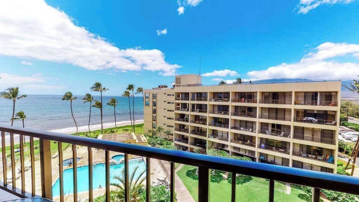 Kihei Condo | Ocean-View Kihei Sugar Beach Penthouse Overlooking Pool & Beach