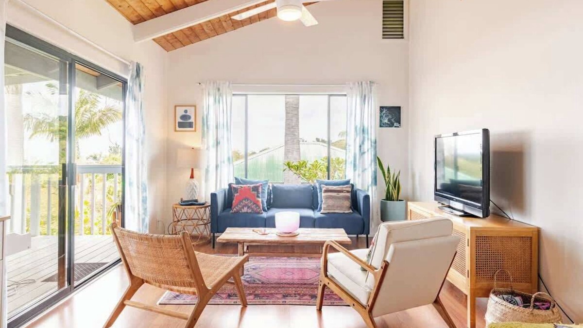 Kealakekua Apartment | Ocean View Moroccan Oasis w/Yoga Deck & AC