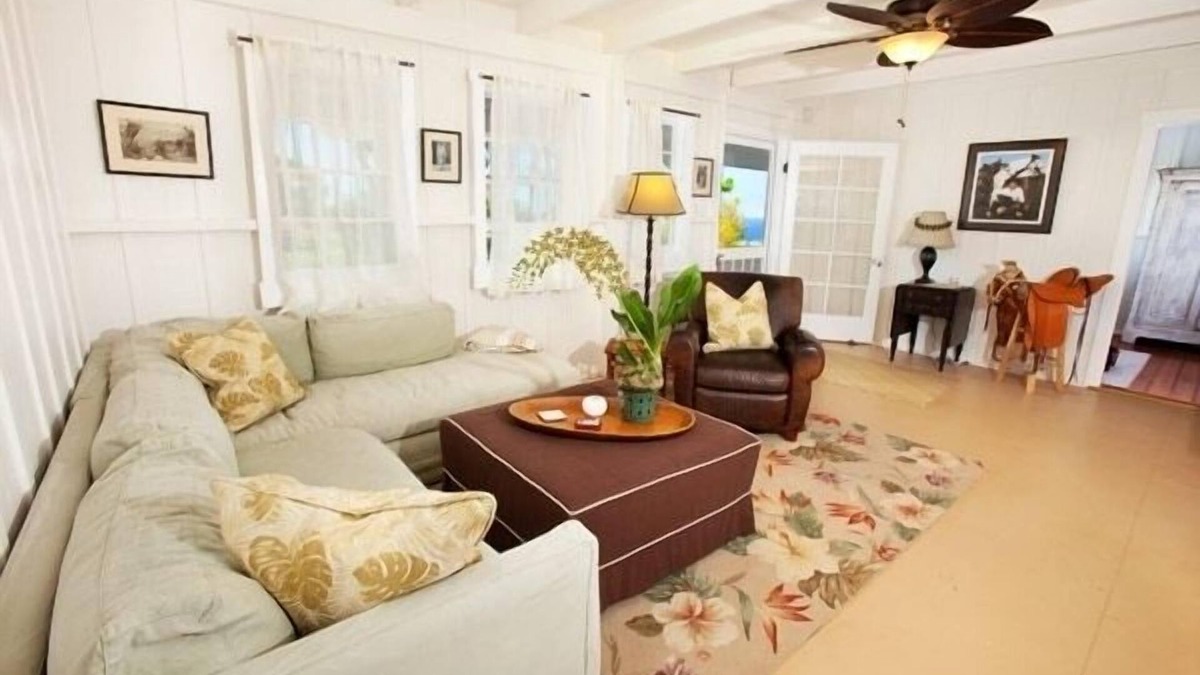 Hawi House | Ocean Views, Swimming Pool Access, Historic Cottage