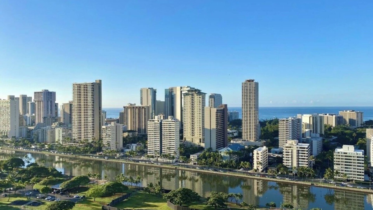 McCully - Moiliili Apartment | Ocean & Waikiki Skyline Views – Modern 2BR/2BA Retreat, Resort Style Amenities
