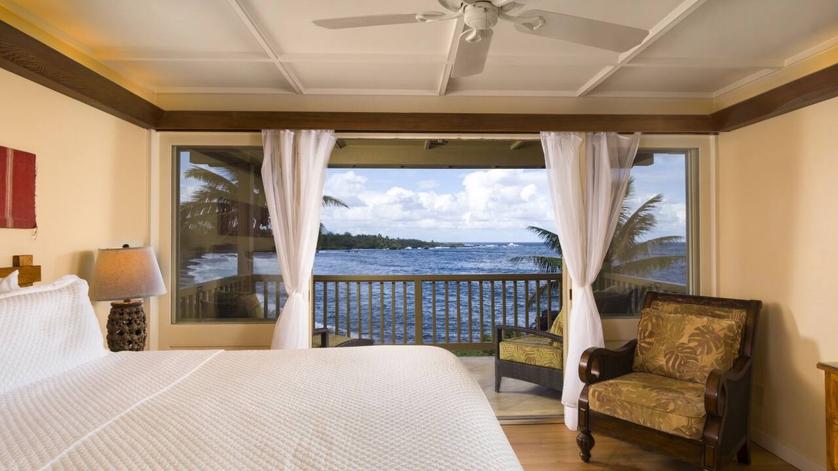 Hana Condo | Oceanfront #5 at Hana Kai Maui - 2 BR/2 BA Upper Floor Corner 100ʻ from Water!