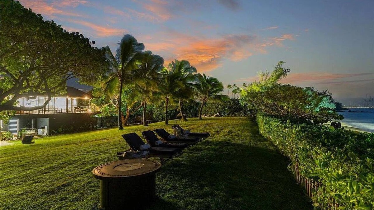 Paia House | Oceanfront 5-Bedroom Home with Direct Beach Access in Paia