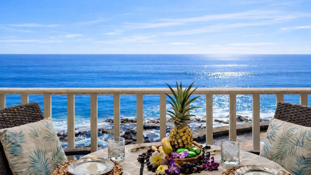 Historic Kailua Village Condo | Oceanfront A/C 1BR GEM ~ Whales, Dolphins & Sunsets