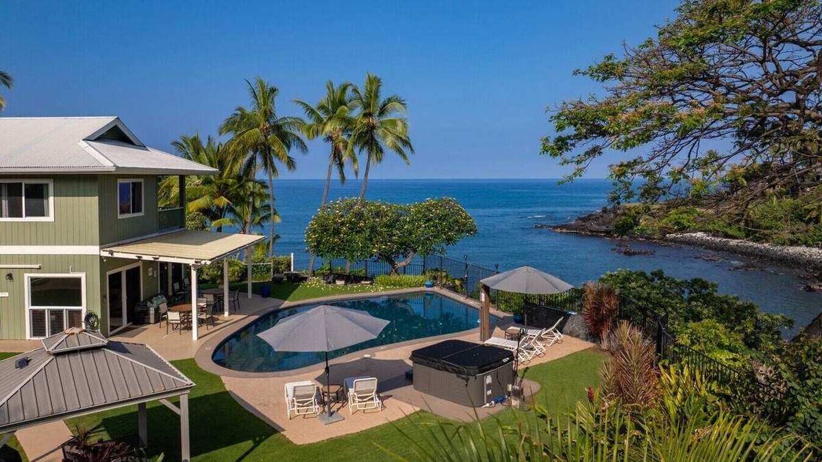 Keauhou House | Oceanfront above He`eia Bay! Your own Family Friendly House and Cottage resort!