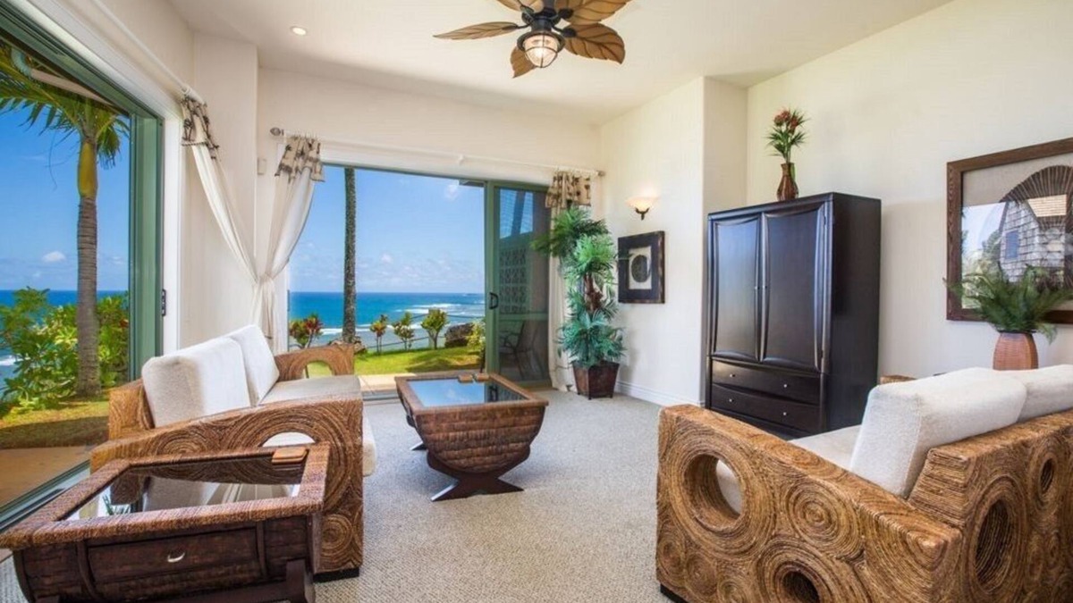 Princeville Condo | Oceanfront Air Conditioned Condo ~ Walk to Beach ~ Amazing Views