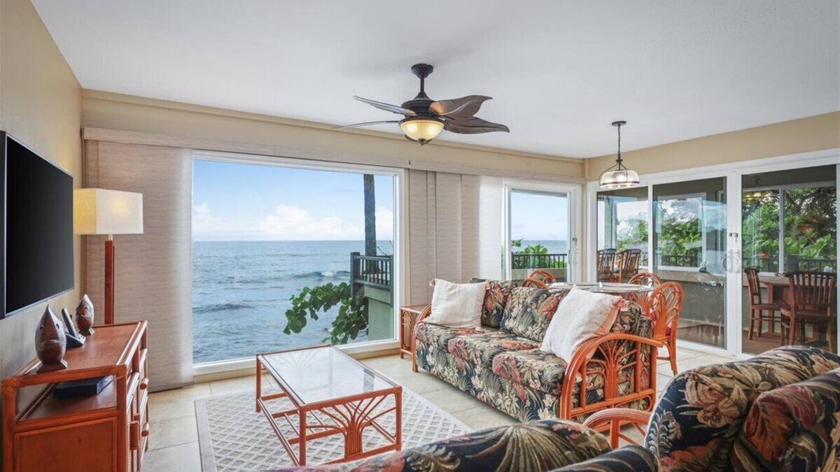 Kailua-Kona Condo | Oceanfront Banyan Tree 200 in Kailua Kona, 2BR, 2BA, perfect for 4 guests.