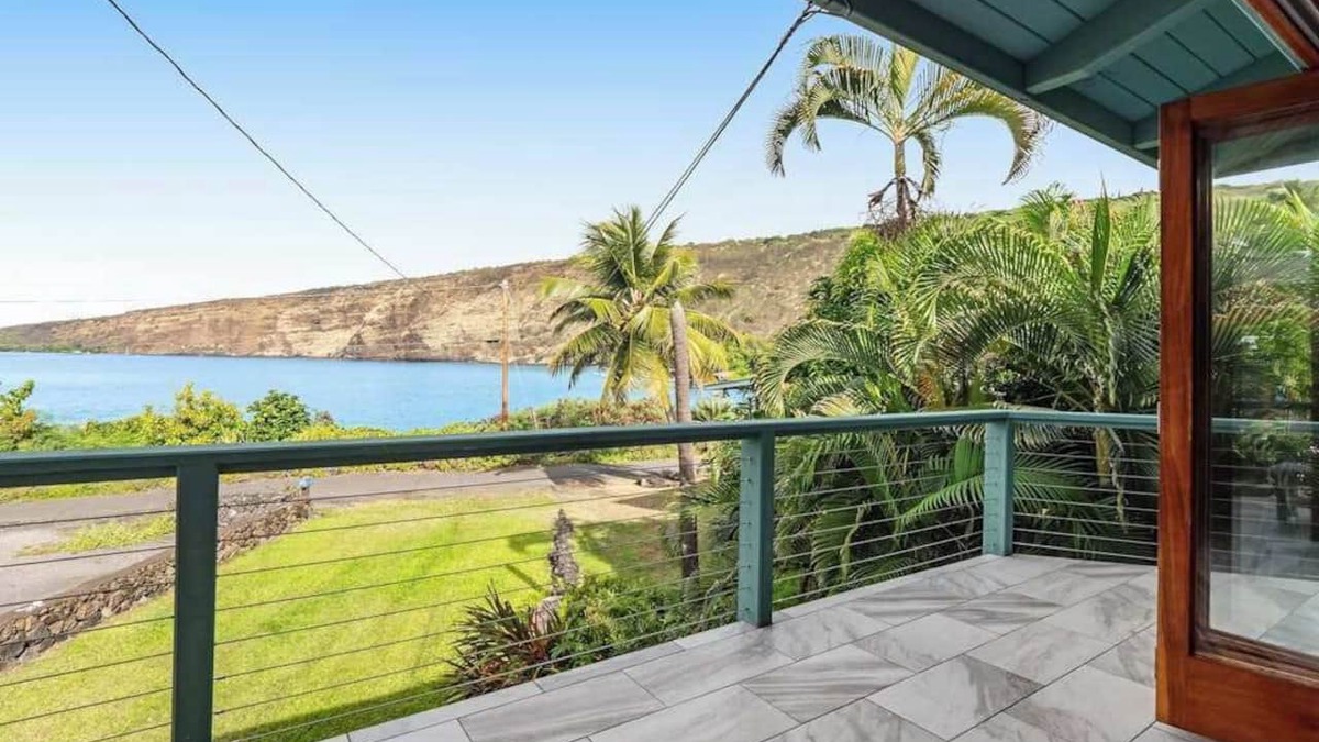 Honaunau-Napoopoo House | Oceanfront Captain Cook Sanctuary with Lanai & Full Kitchen