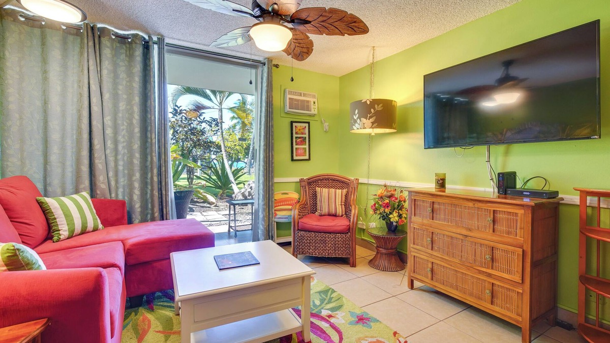 Historic Kailua Village Condo | Oceanfront, Close to Ironman Start: Kona Islander