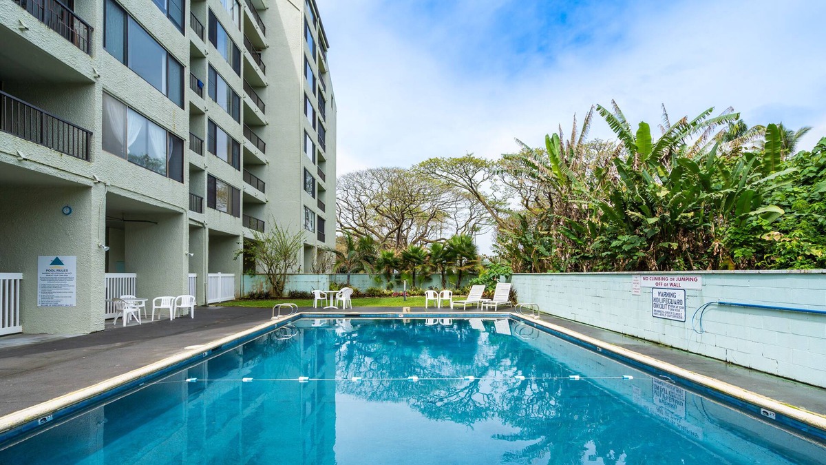 Hilo Condo | Oceanfront Condo w/ Shared Pool & Garden Views, Free WiFi, & Washer/Dryer