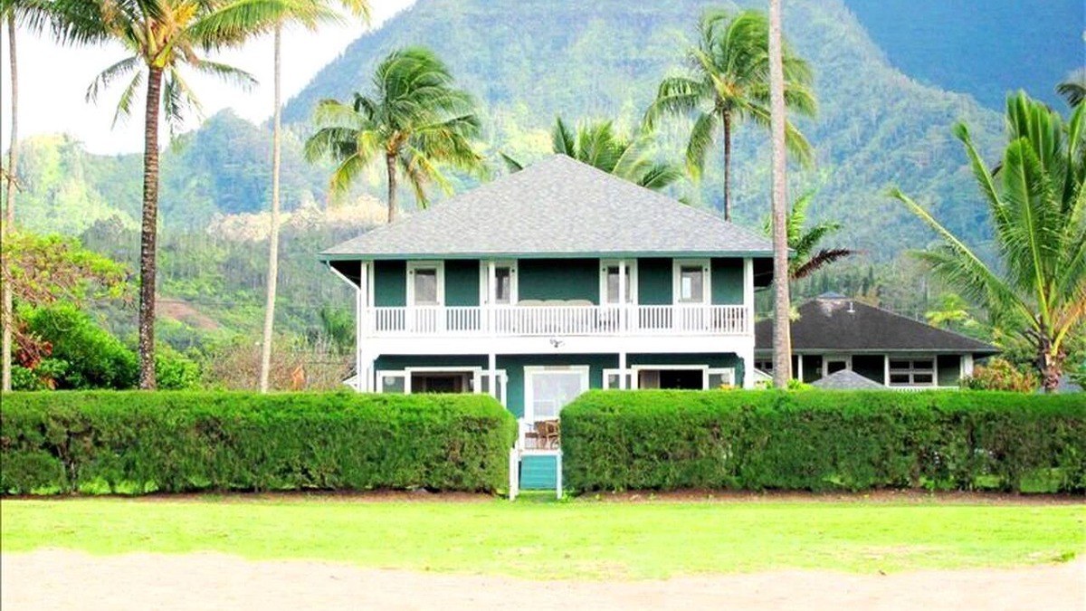 Hanalei Palms House | Oceanfront Cottage Rental with Mountain Views in Hanalei, Hawaii