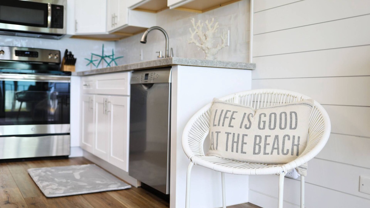 Kihei Condo | Oceanfront, Exceptionally Remodeled, Split A/C, King bed, OH the sunsets