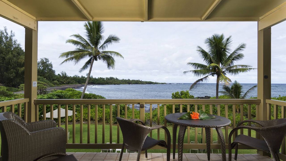 Hana Condo | Oceanfront Hana Kai Maui #2 - Romantic Studio 100' from Water! Kitchenette