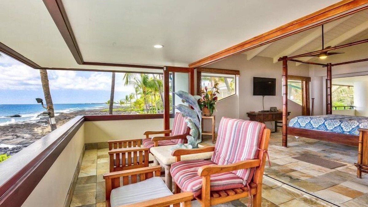 Kailua-Kona House | Oceanfront Home | Gated Kona Bay Estates | AC in Bedrooms. Blue Water