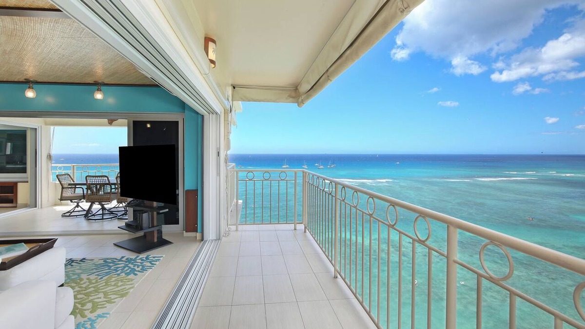 Waikiki Condo | Oceanfront Island Living at its Finest! Unbeatable Panoramic Ocean Views!