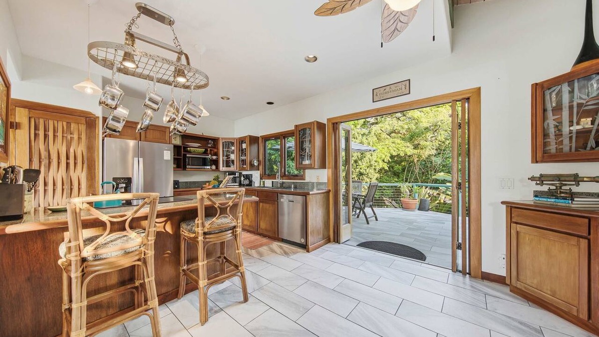 Honaunau-Napoopoo House | Oceanfront Manini Beachfront Getaway - Minutes to Kona Coast/Captain Cook