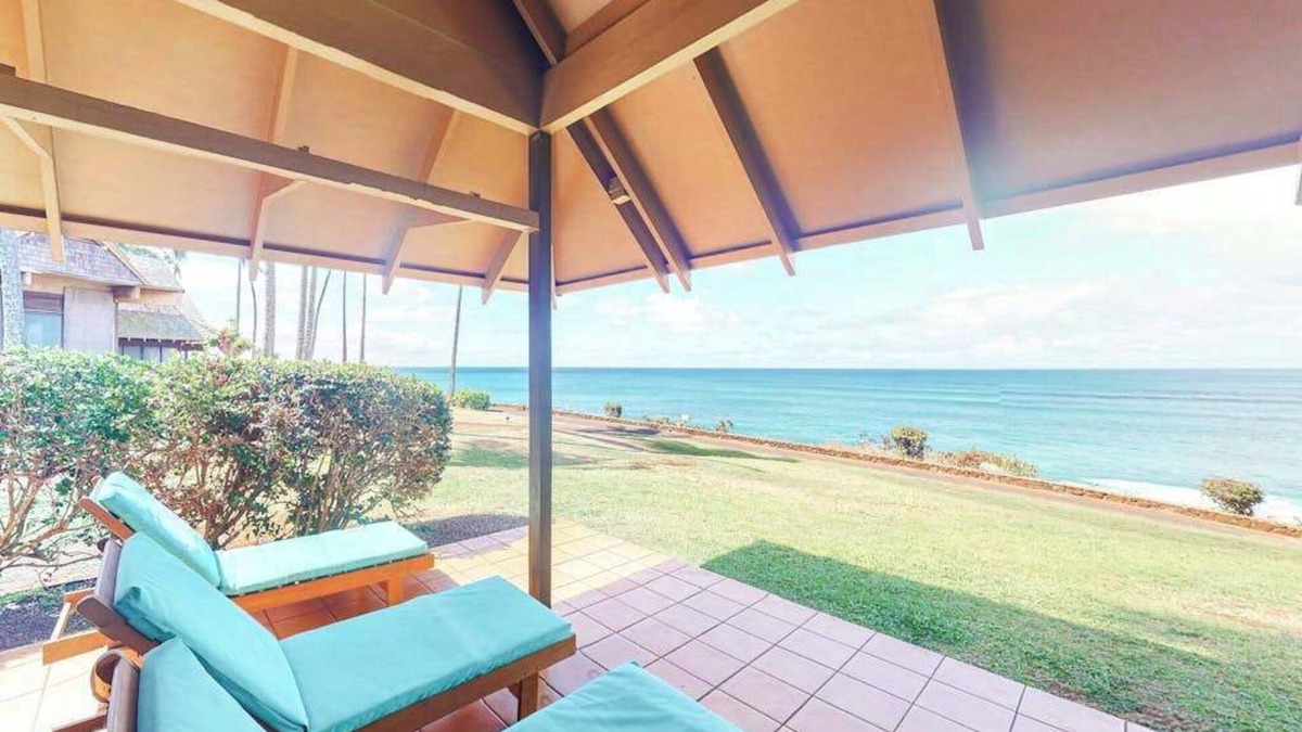 Maunaloa Condo | Oceanfront Molokai Cottage with Ocean View, WiFi & Pool