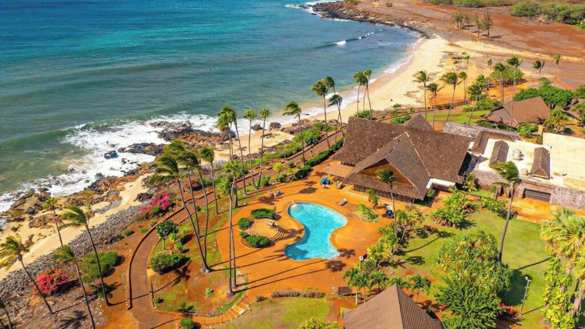 Maunaloa Apartment | Oceanfront Molokai Escape Near Beach with Lanai, Pool & W/D
