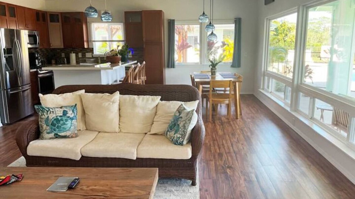 Papaikou House | Oceanfront paradise with AC and wifi close to Hilo