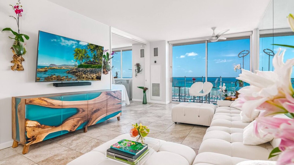 Ala Moana Condo | Oceanfront Penthouse - Zen Oasis Waikīkī