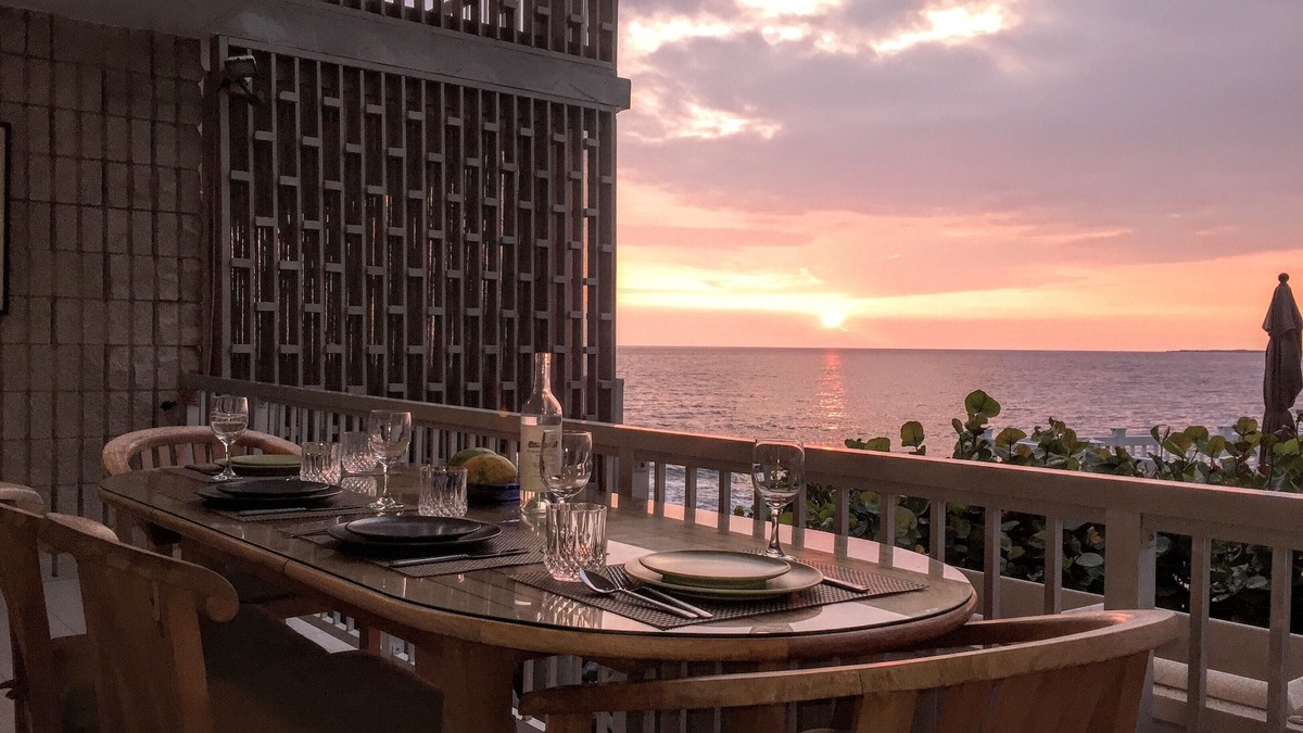 Kailua-Kona Condo | Oceanfront, Renovated & Accessible Downtown Kona - Beautiful Ocean Views! 1st Fl