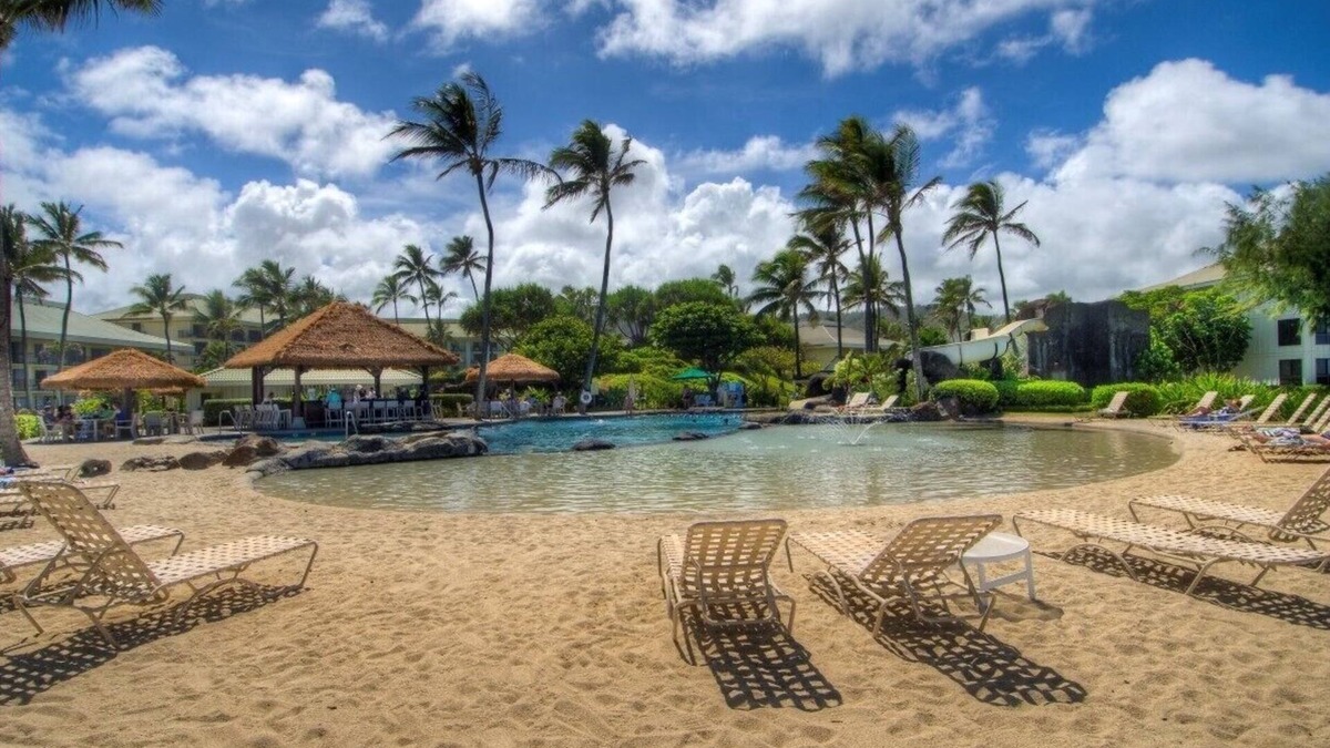 Hanamaulu Condo | Oceanfront Resort, 4 Beautiful Pools, 2 Jacuzzis, Steps to Beach, ocean views!