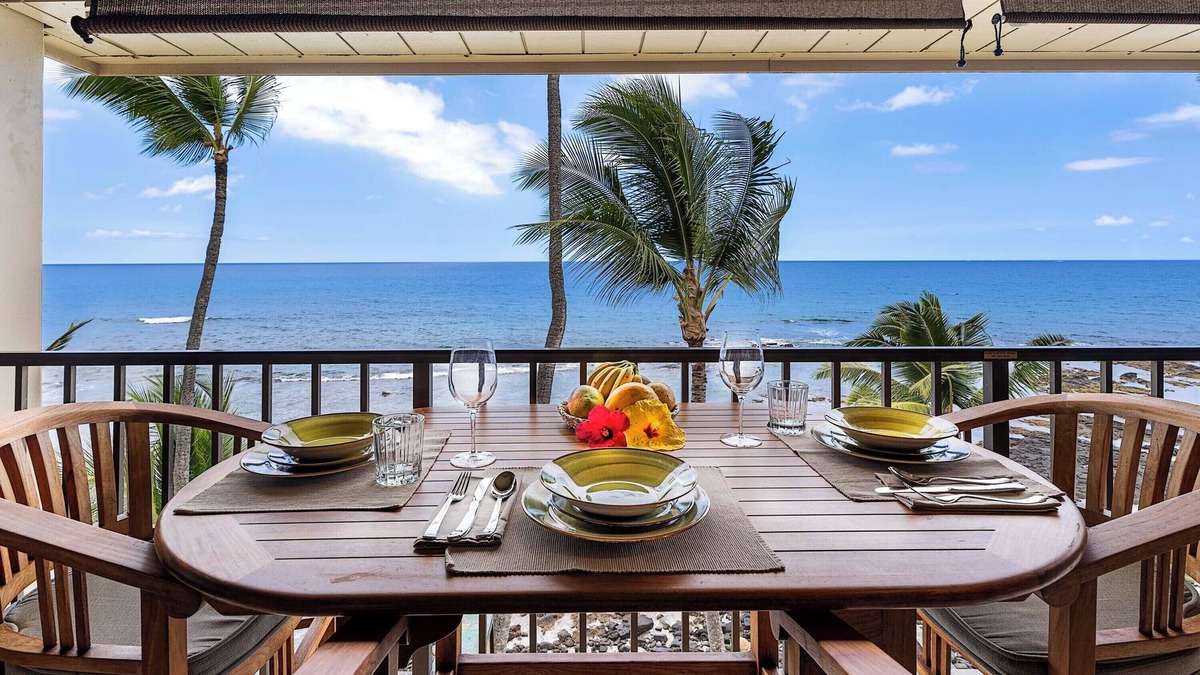 Kailua-Kona Condo | Oceanfront, Top Floor, Two-Bedroom/Updated including split system AC!