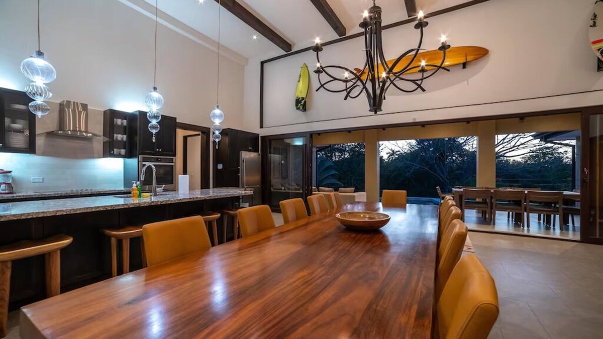 Hauula House | Oceanside Estate - Spacious home with Pool & AC
