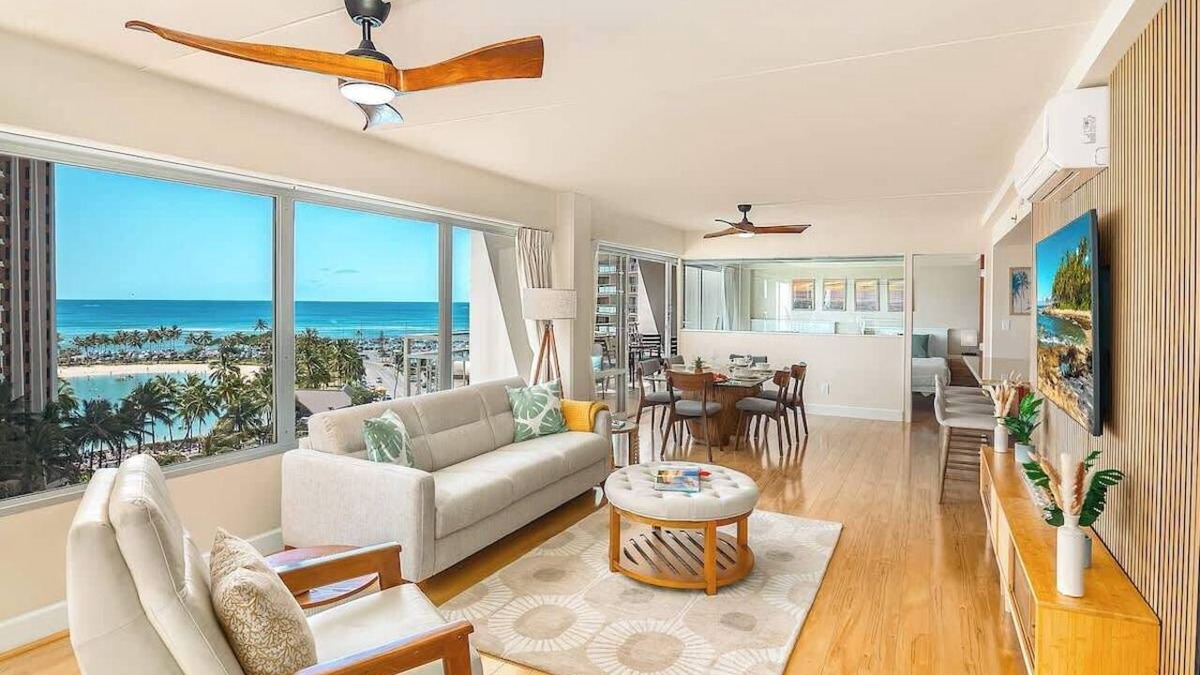 Waikiki Condo | Oceanview condo w/lanais & pool access