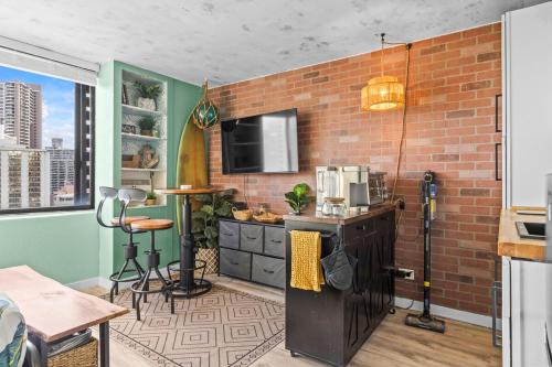 Waikiki Apartment | Oceanview Fresh Aloha Vibes Studio