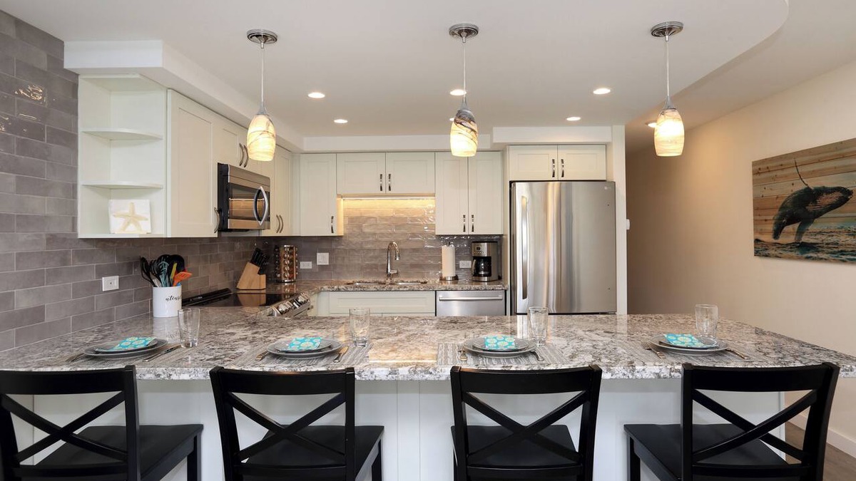 Kihei Condo | Oceanview, pickle ball, super clean Kamaole Sands