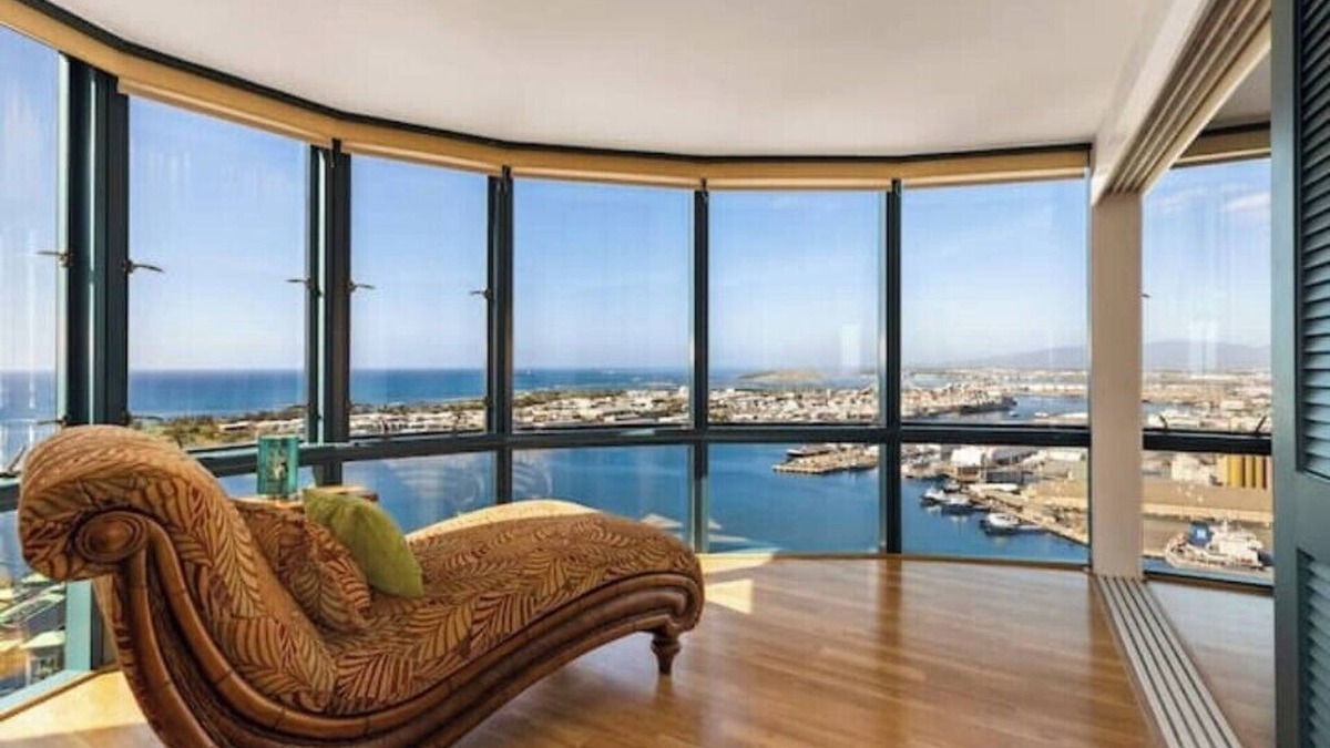 Downtown Honolulu Apartment | OmniView Sunset Penthouse : Mountain, Ocean, City