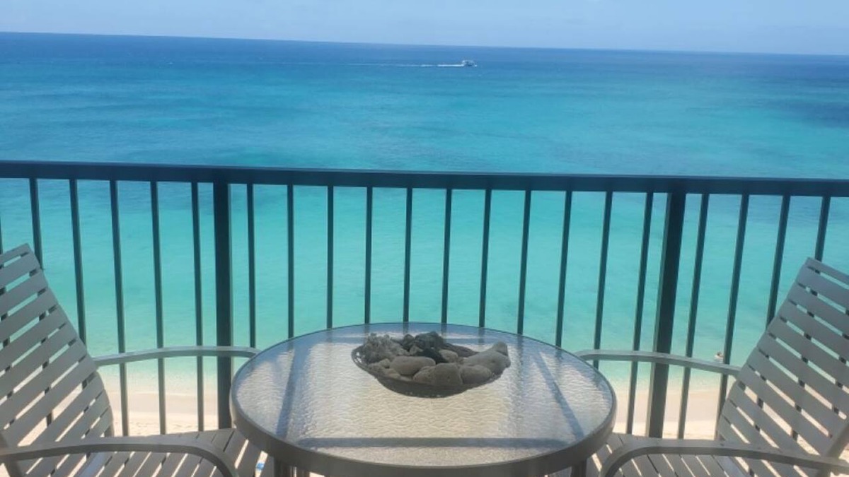 Makaha Condo | One bedroom oceanfront property 1990/NUC-2241