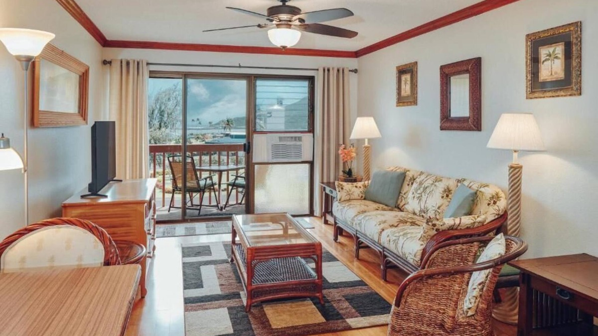 Nawiliwili Apartment | One Room w/Queen Bed | Direct Outdoor Pool Access | Near Wilcox Rd Beaches